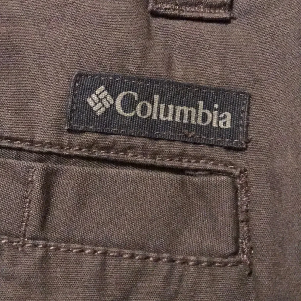Columbia 32 x 9” Palm Cliff brown woven cotton 6 pocket cargo shorts UPF 50 EUC